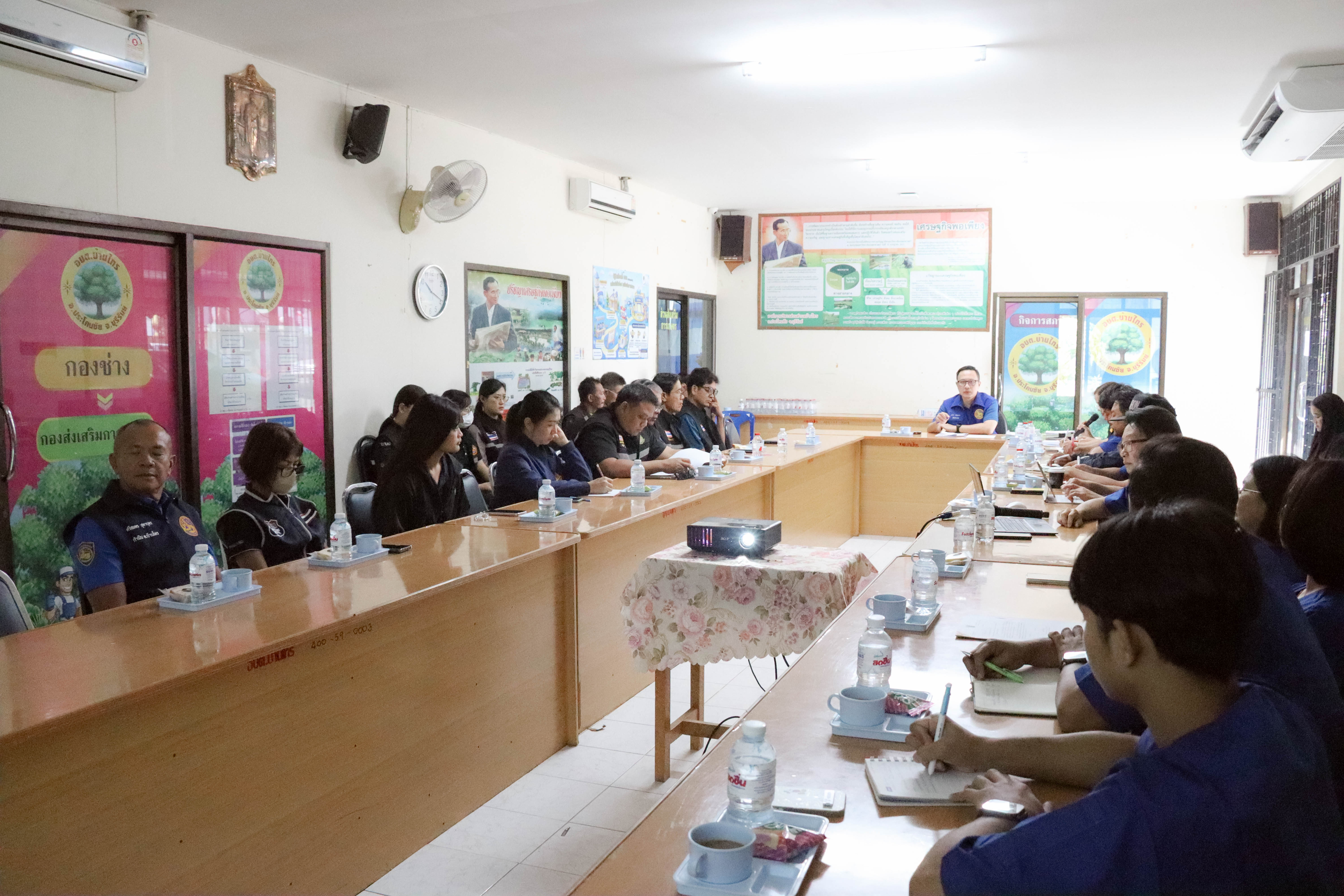 ประชุมและลงพื้นที่ตรวจสอบเรื่องร้องเรียนกรณีกลิ่นเหม็นรบกวนจากการประกอบกิจการฟาร์มสุกร ในพื้นที่ตำบลบ้านไทร อำเภอประโคนชัย จังหวัดบุรีรัมย์